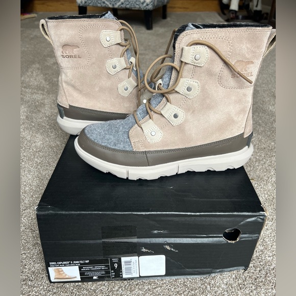 Sorel Shoes - Excellent Used Women’s Sorel Explorer II Boots in Omega Taupe